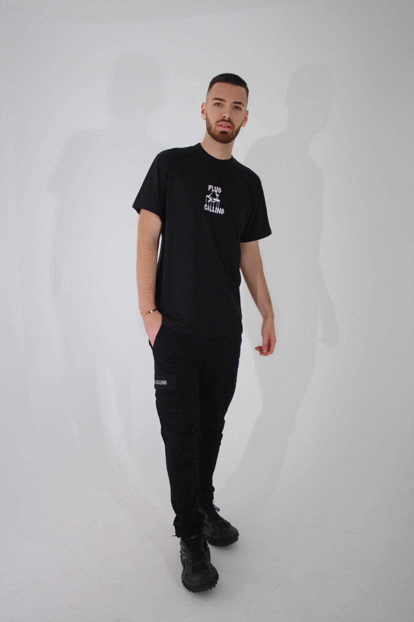 PLUG CALLING CREST OVERSIZED TEE - BLACK